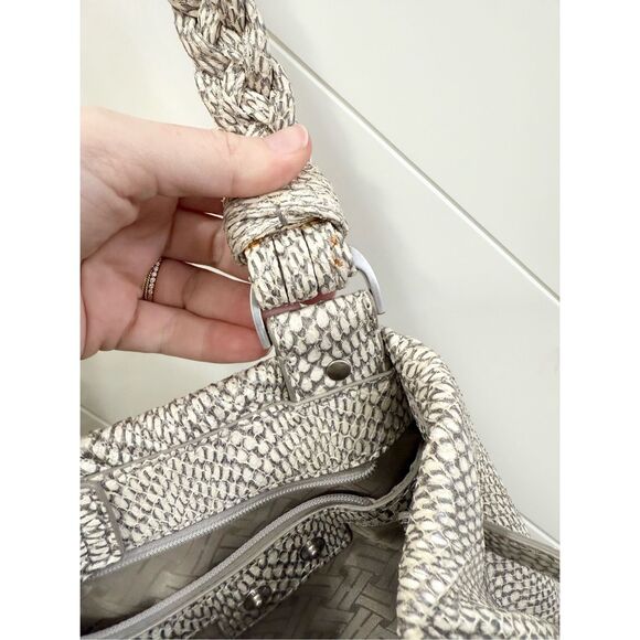 Cole Haan Medium Tote B23878 White Black Laury Cobra Purse Bag Snakeskin - Picture 7 of 9